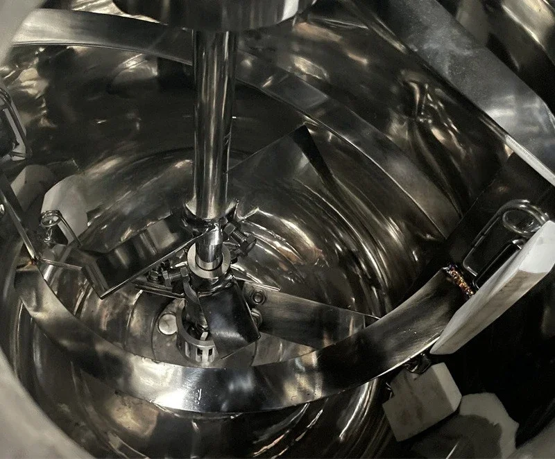 Vacuum homogeneous mixing tank, the homogeneous emulsification head is stirred at the upper and double speeds