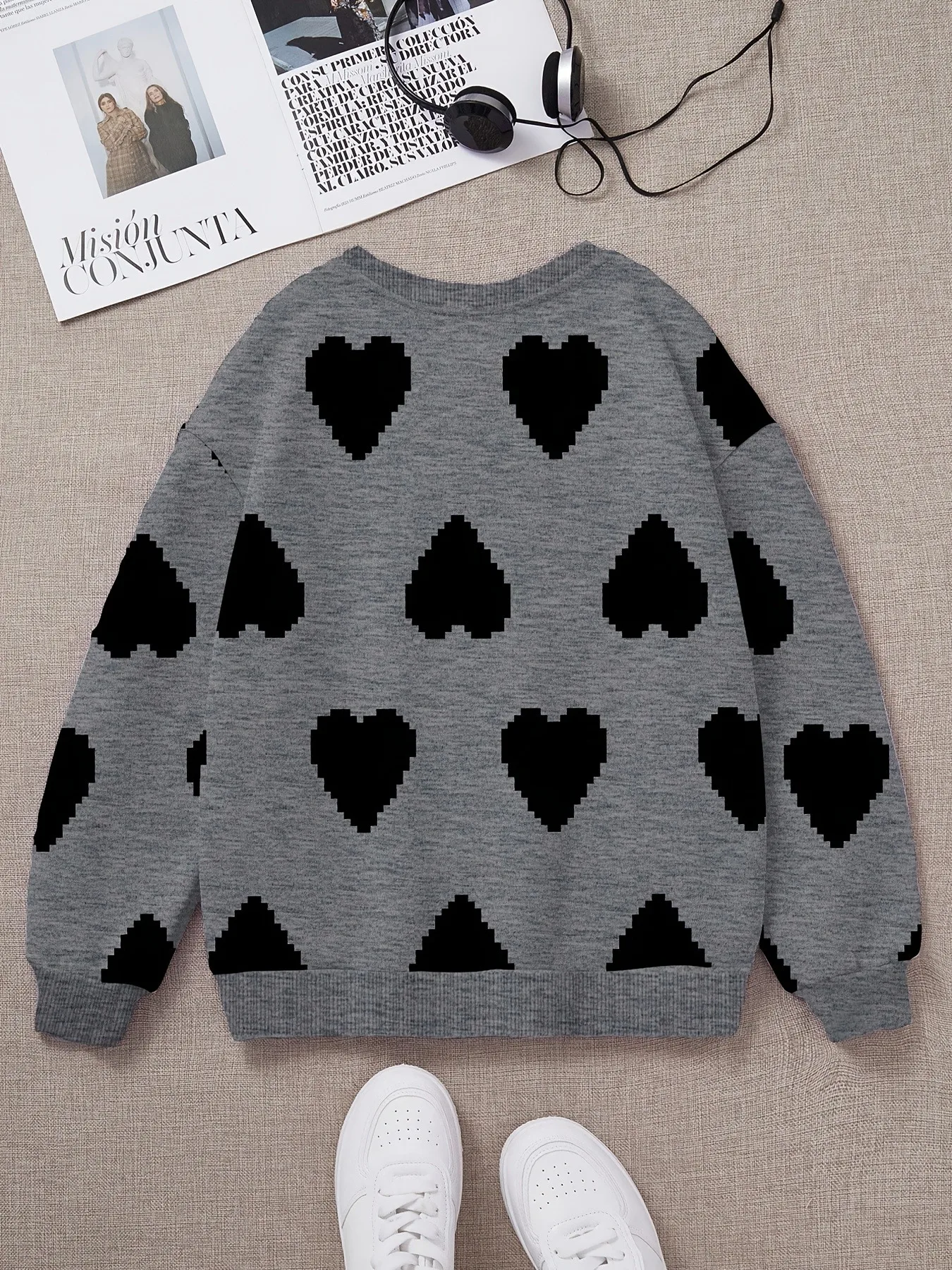 Locker geschnittenes Sweatshirt für Teenager-Mädchen mit Rundhalsausschnitt, Pixel-Schwarz-Herz-Motiv, lange Ärmel, weiches, lässiges Oberteil für den Alltag und für besondere Anlässe. – Detail 2