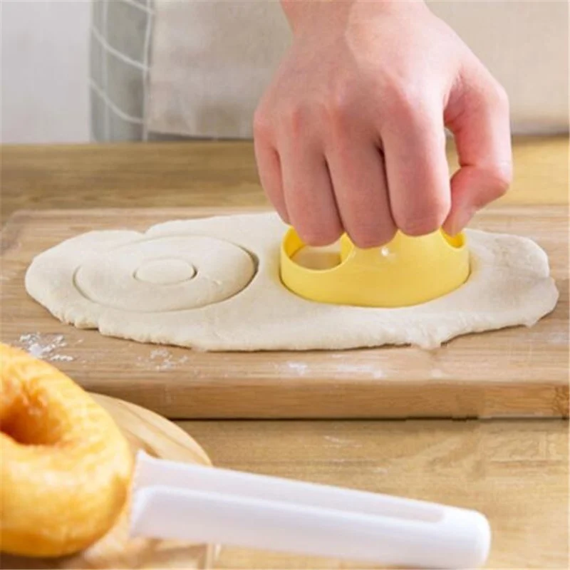 

1 Set Plastic Donut DIY Cake Cutter Easy Release Easy Clean Kitchen Cake Dessert Cutting Moulding Tools Moulds
