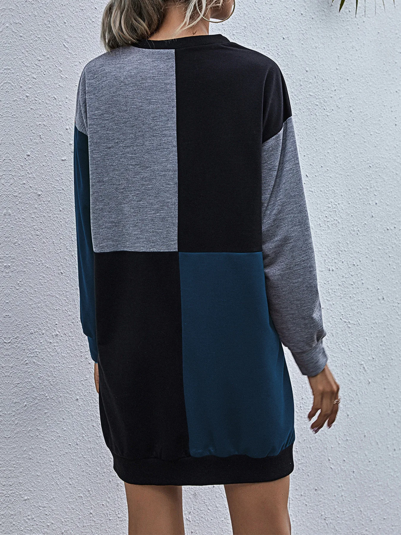 

2025 Autumn Women's Color Blocking Splicing Color Block Loose Long Sleeved Dress Round Neck Casual Versatile Long Sleeved Dress