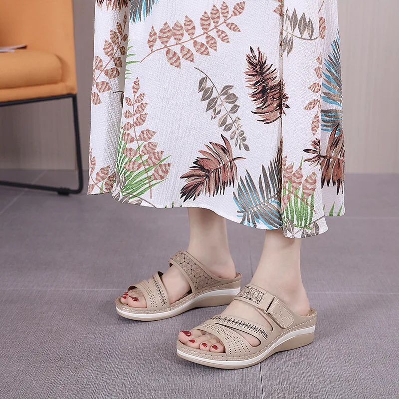 Summer leather soft-soled beach women's slippers lightweight and comfortable mid-heel wedges non-slip open-toe women's sandals