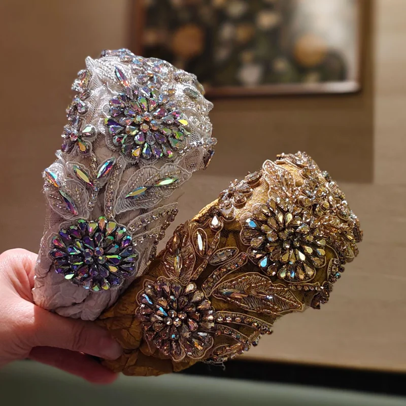 

Роскошная банкетная повязка на голову ручной работы с кружевом и стразами, широкий ободок, женский аксессуар для волос и заколка