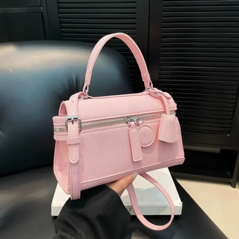 

Minimalist Classic Designer Diaper Bag For Women Leather Large Capacity Tote Luxury Elegant Vintage Fashionable Stylish Commuter