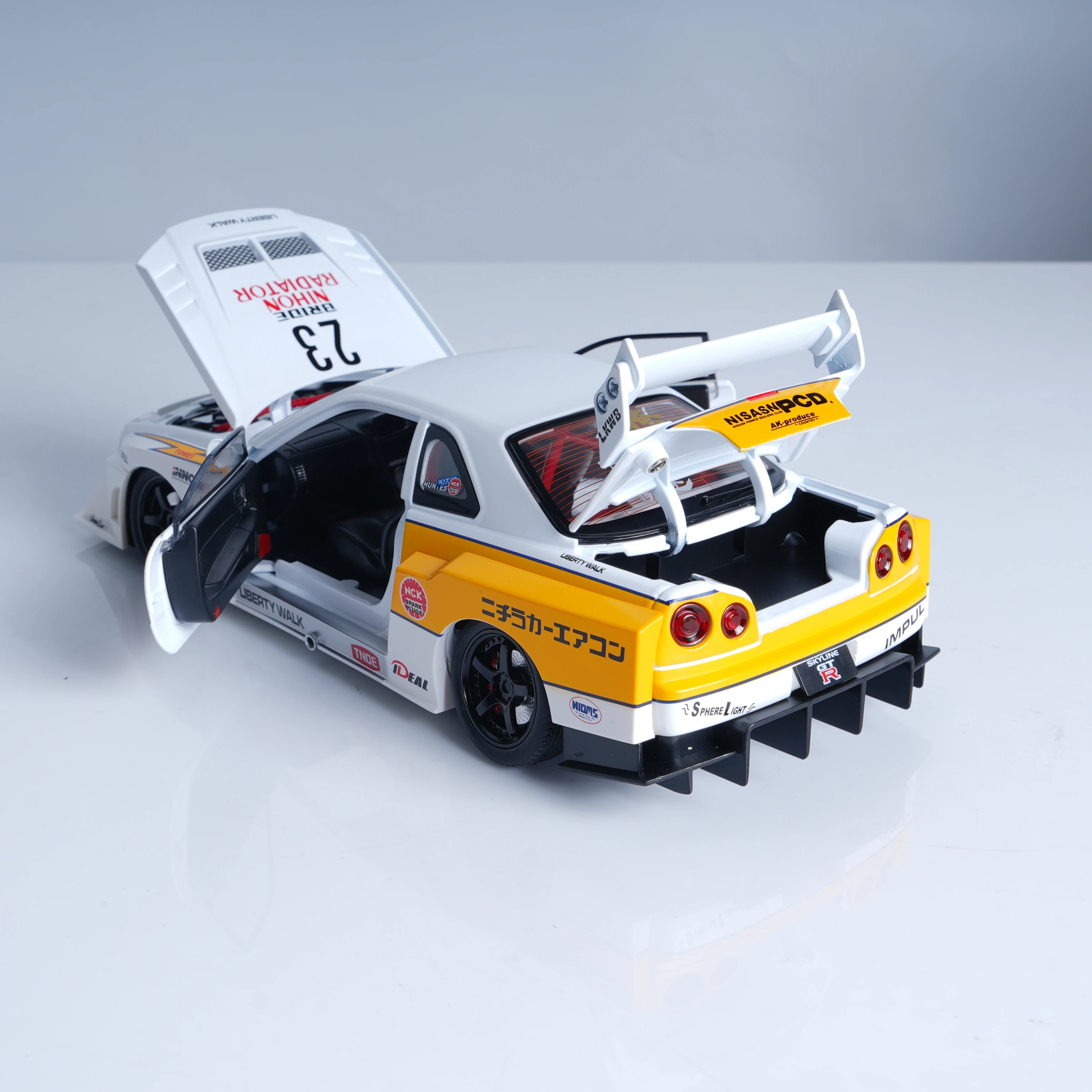 GTR legering gegoten modelauto's, 1/24 terugtrekken speelgoed raceauto Skyline GT-R, verzamelbare auto ornament, favoriete auto speelgoed geschenken voor jongens