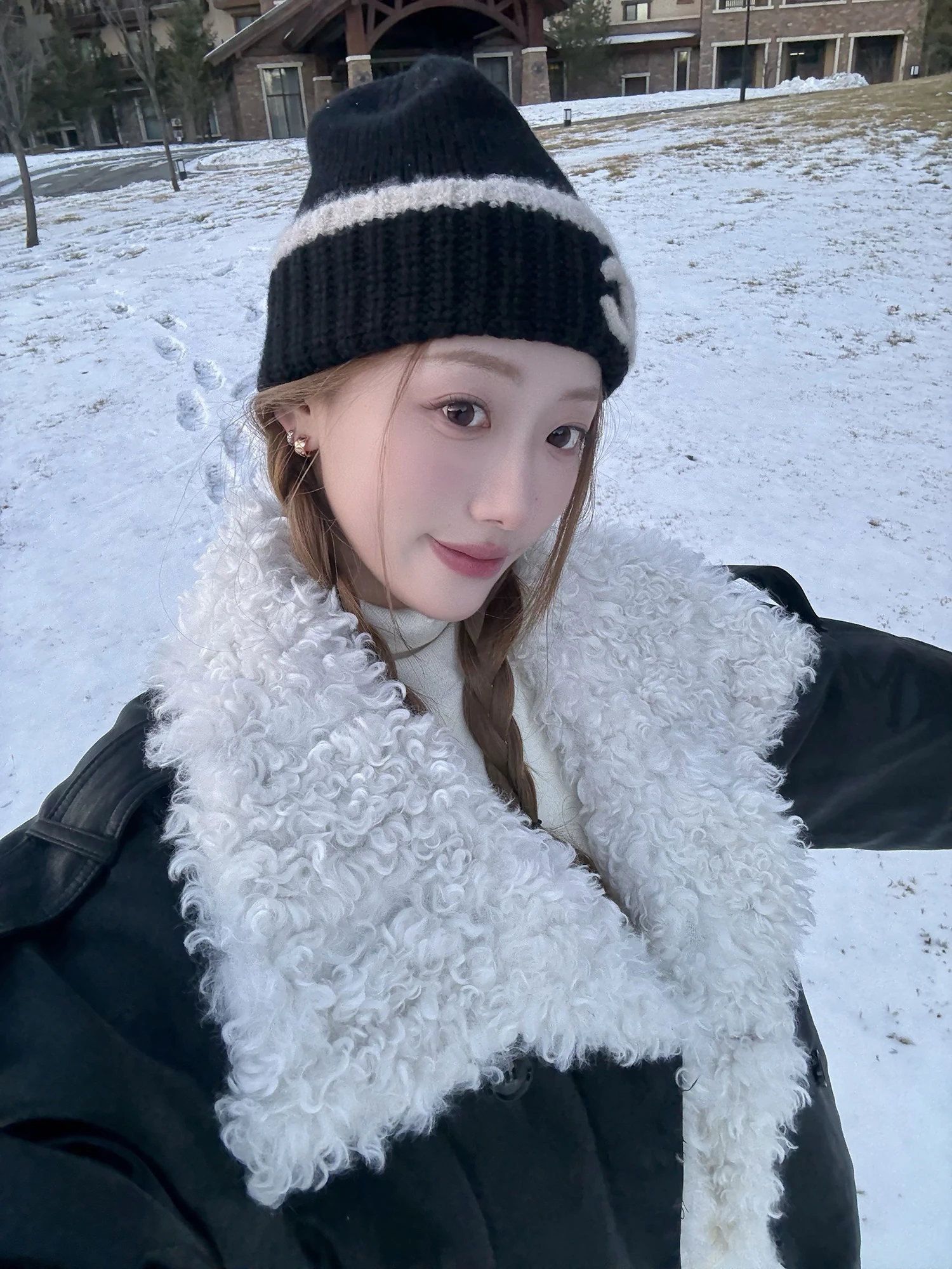 ラムシープスキンショートパーカーコート レディース 厚手 暖かい冬用アウター カジュアルスタイル スタンダードフィット PUレザー 保温機能付き