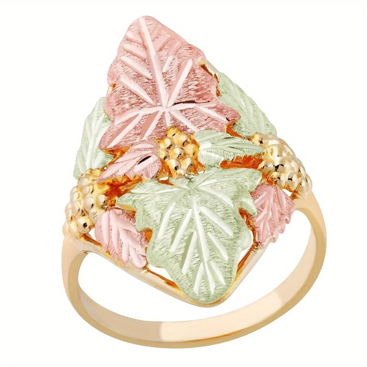 Este anillo retro y exquisitamente ahuecado es adecuado para que las mujeres se usen en ocasiones y festivales diarios.