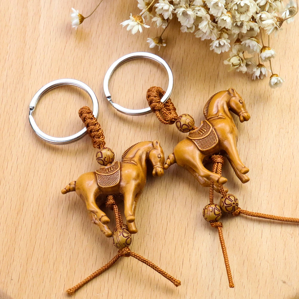 Retro Lucky Horse Keychain Carving Wooden Pendant Key Chain Ring Mujer Charms Steed Car Bag Equestrian Accessories Jewelry Gift