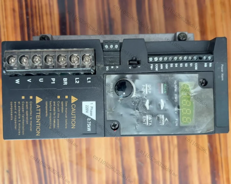 

Frequency converter S313-201-H1BCD, 0.75kW, 220V single-phase input, tested OK