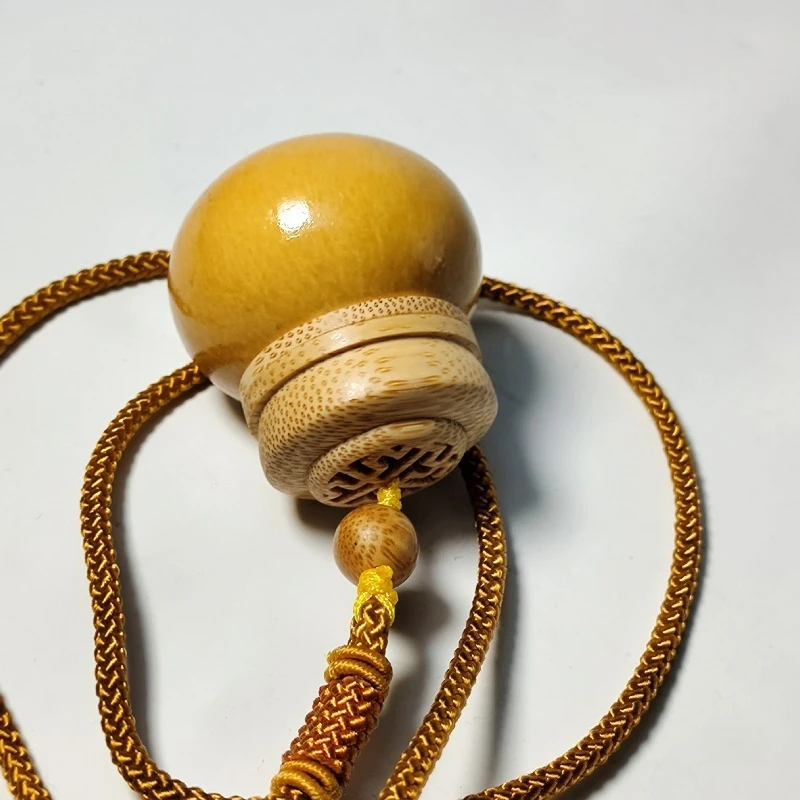 

Solid bamboo carving neck sachet, handicraft pendant, handmade bamboo products