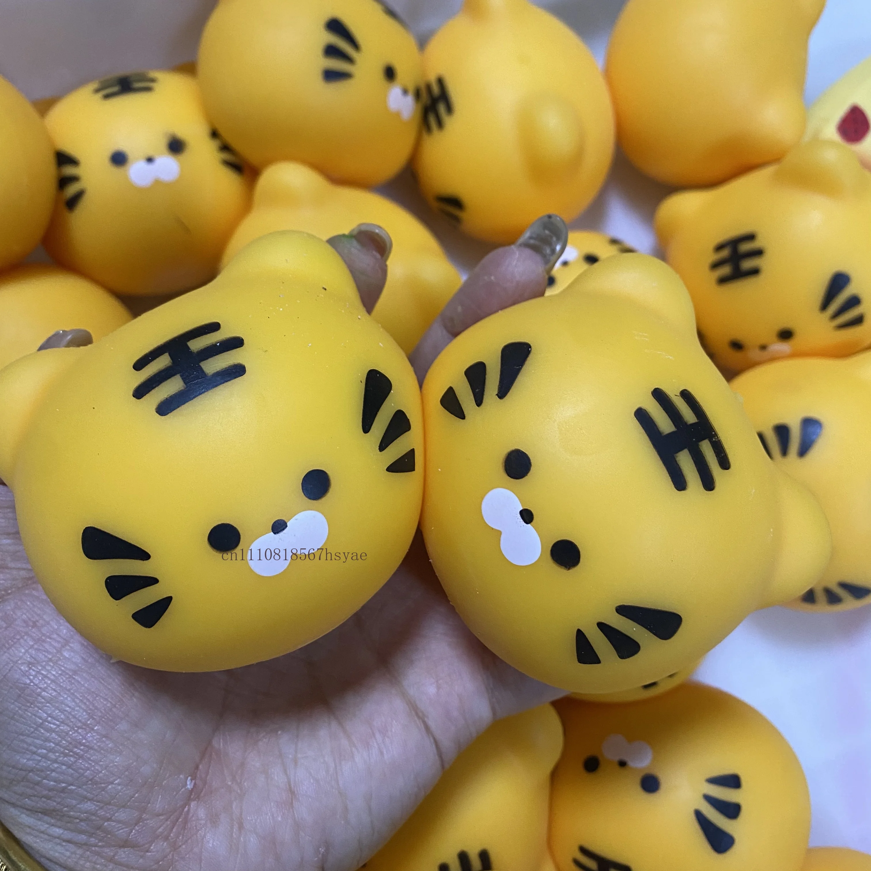 Mini Niedlicher Kleiner Tiger Knuspriger Quetschball Runde Blöcke Gefüllt ASMR Anti-Stress Handentspannung Geschenk Spielzeug – Detail 3
