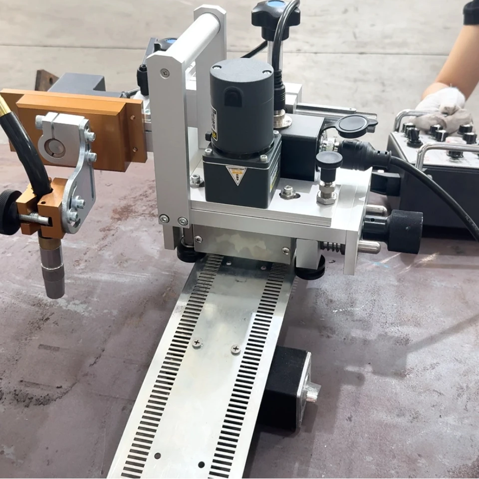 Versatile Flexible Rail Welding Carriage Welding Equipment Welding Tractor Automated Welder Auto Pipe-Welding Machine