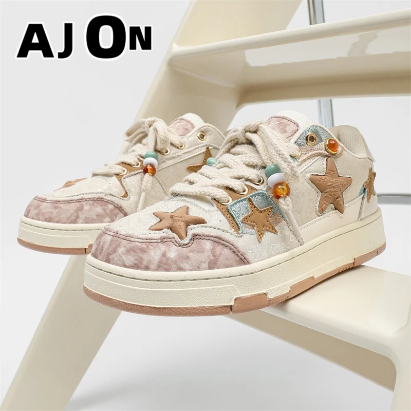 

2025 spring and autumn fashion men's casual sports shoes new fashion lace-up women's shoes students comfortable couple