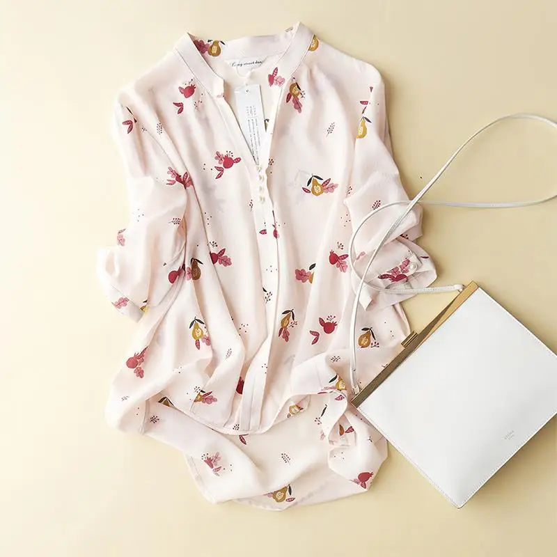 

Summer 2025 New Sle Silk Blouse Women's V-ne Seven-quarter Sve Printed Silk irt Sweet Lolita Straight Cut