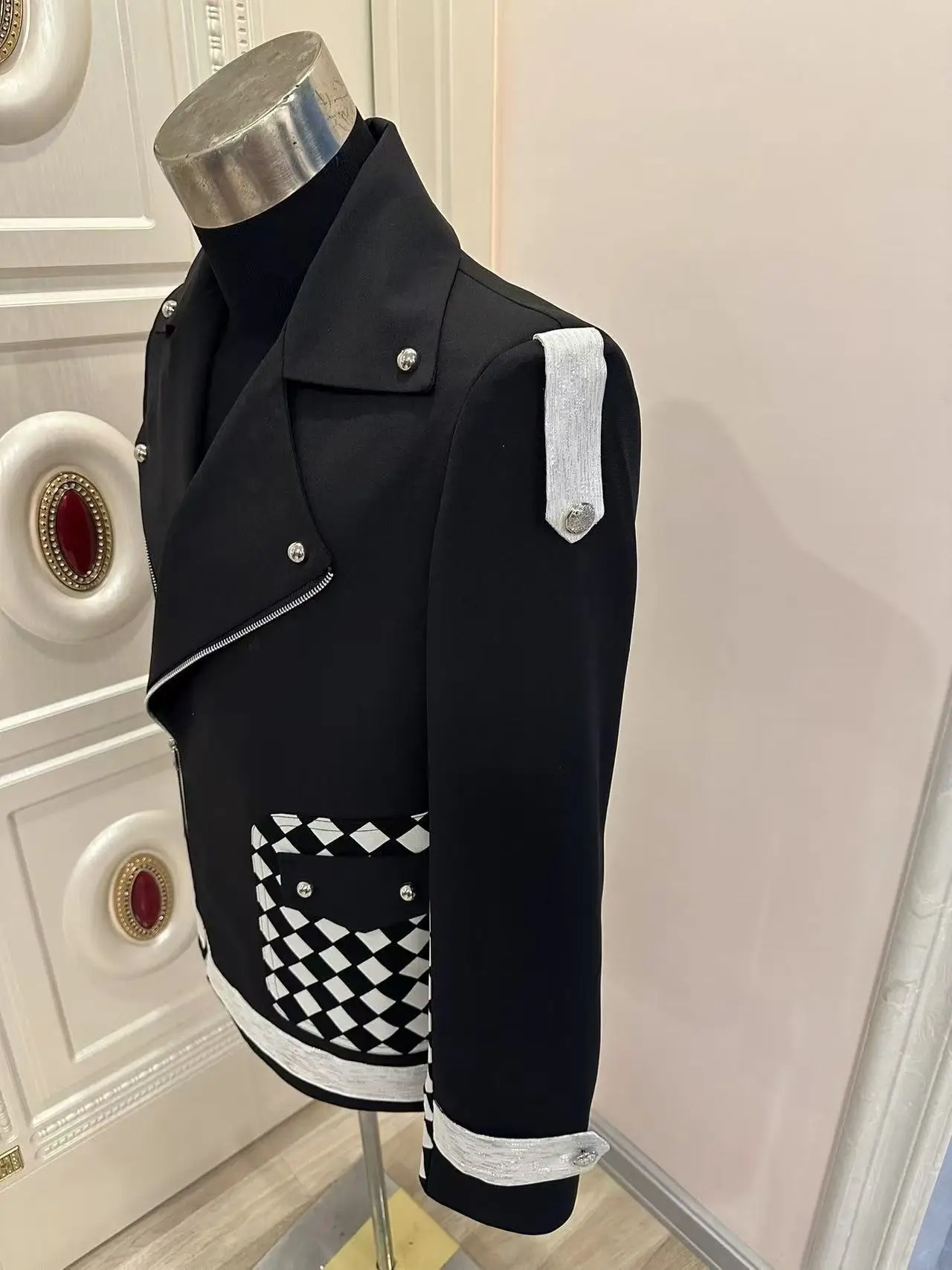 Fashion Men\'s Slim Fringe Suit Jacket Black white splicing Chain Epaulet Coat Bar Party Stage Show Dancer Performance Costumes