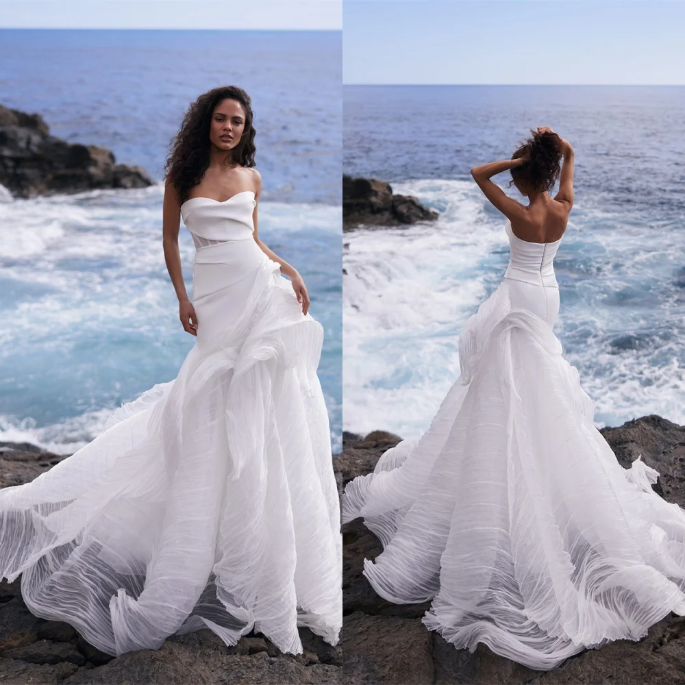 

Customized Exquisite White Organza Wedding Dress High Quality Strapless Sleeveless Dress Chapel Train Backless Bridal Gowns