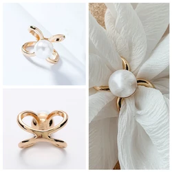 Elegant Three Ring Buckle Fashion Imitation Pearl Brooches Crystal Scarf Button Curved Cross Brooches Women Shawl Scarves Clip