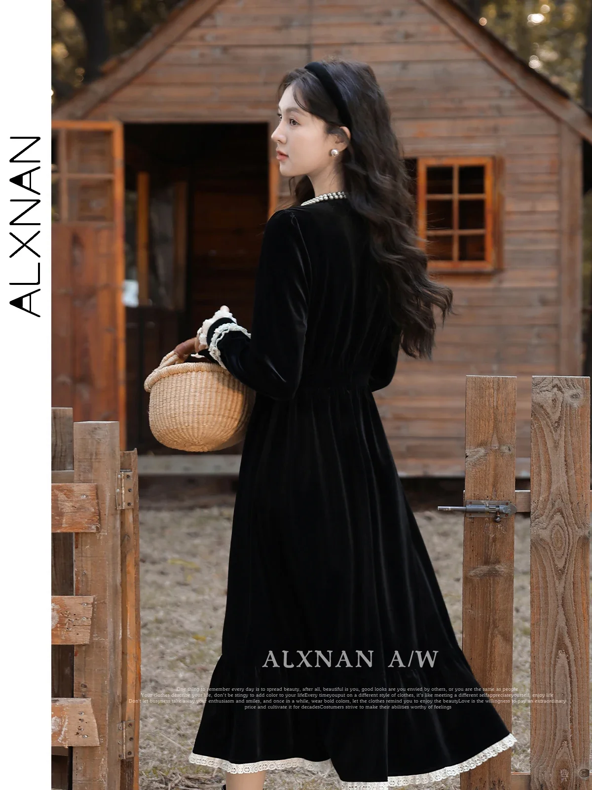 ALXNAN Elegant Black Velvet Dress 2024 Autumn Fashion Commuter Round Neck Patchwork Long Sleeve A-line Midi Dress Women L330198