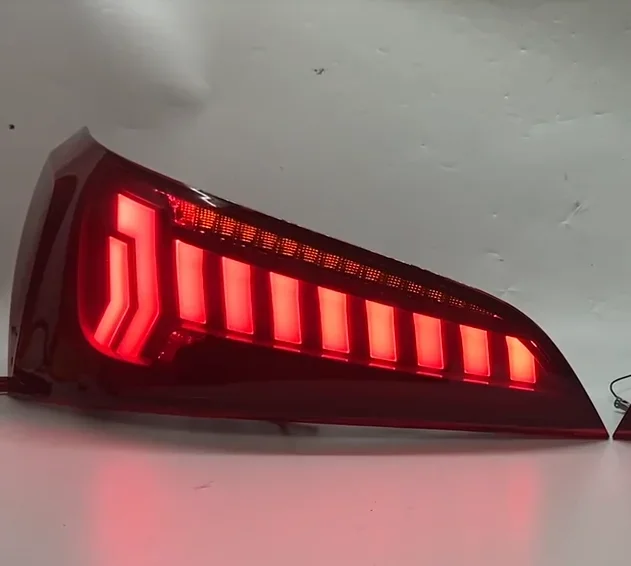 led  rear light For Audi Q5 2010-2018   Year LED Tail Light  LED Rear lamp Red White Color js