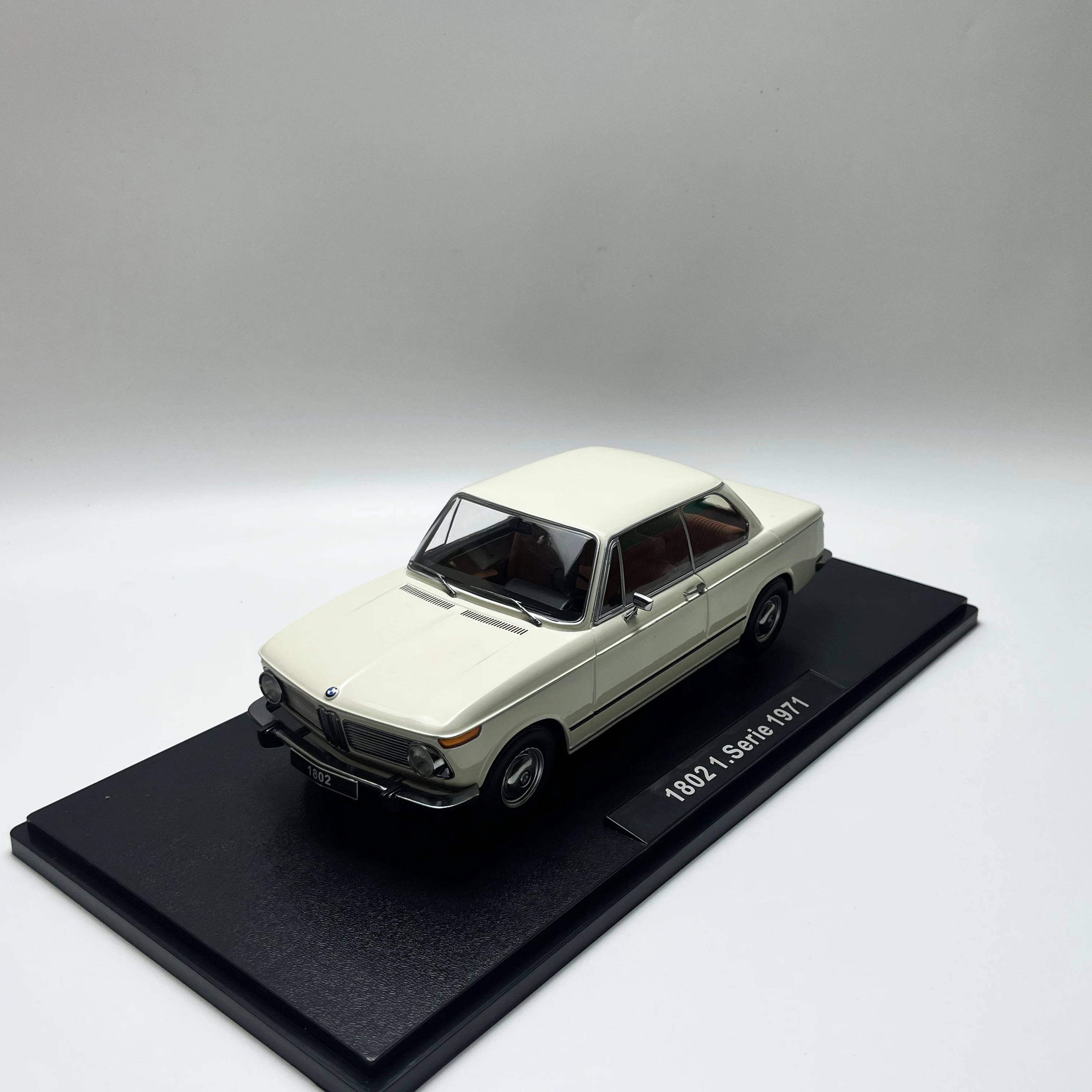 pressofuso-in-scala-1-18-bmw-2002-16021-serie-modello-di-auto-in-lega-giocattolo-da-collezione-regalo-souvenir-display-ornamento