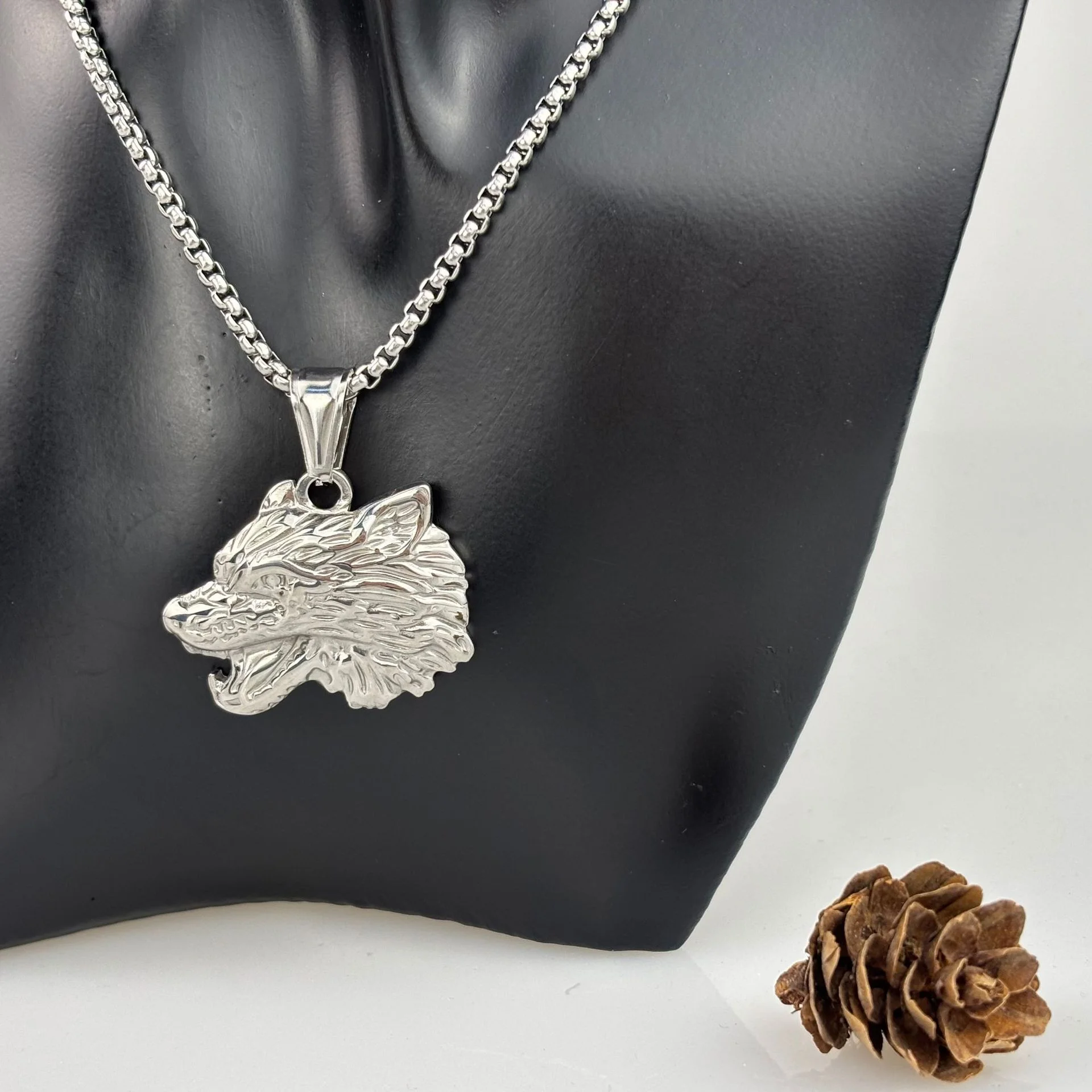 316L Stainless Steel Roaring Wolf Head Pendant Animal Embossed Charm Men Hip Hop Necklace Jewelry Gift