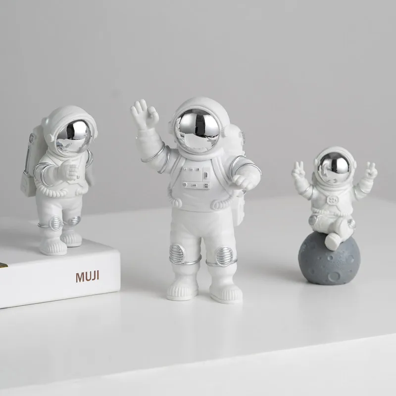 Exquisite Astronaut Statue Resin Space Themed Doll Set Home and Office Decor Astronaut Birthday Gift Desk Decoration