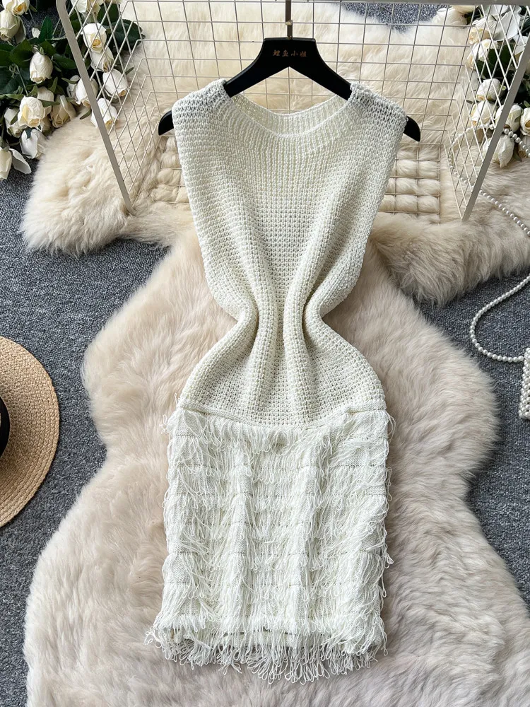 2026 Neues Sommer-Damenkleid mit O-Ausschnitt Ärmellos Gestricktes Kleid mit Mehrschichtigem Quasten-Design Hochgeschnittenes Einfarbiges Bodycon-Kurzkleid