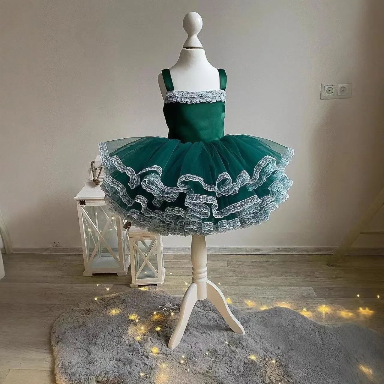 夢のような誓い D170 エレガントガールドレス スクエアカラー 膝丈ティアードプリンセス キッズウェディング 誕生日 フェスティバルパーティー ページェント フォーマルガウン