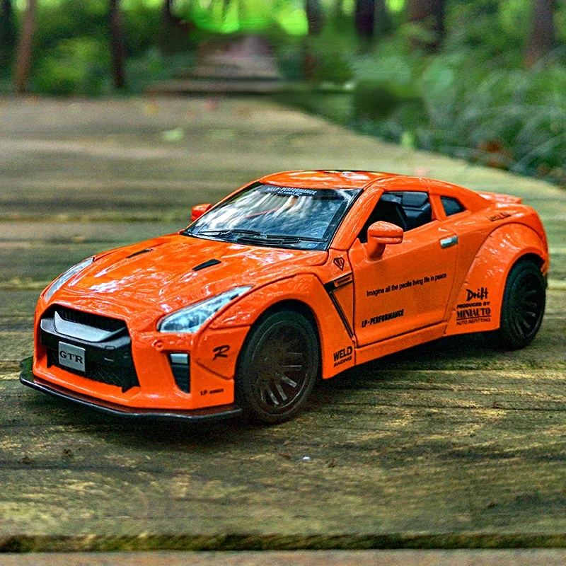 1:32 Nissan GTR Alloy Sports Car Model Diecast Metal Toy Vehicles Racing Car Model Sound and Light Collection Kids Gift A297