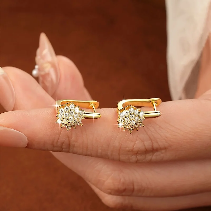 Rrjzz Sparkling Starlight Exquisite Ohrclip-Ohrringe, D-Farbe, vollständig mit Moissanit besetzt, Creolen für Frauen, Geburtstagsgeschenke, Schmuck – Detail 4