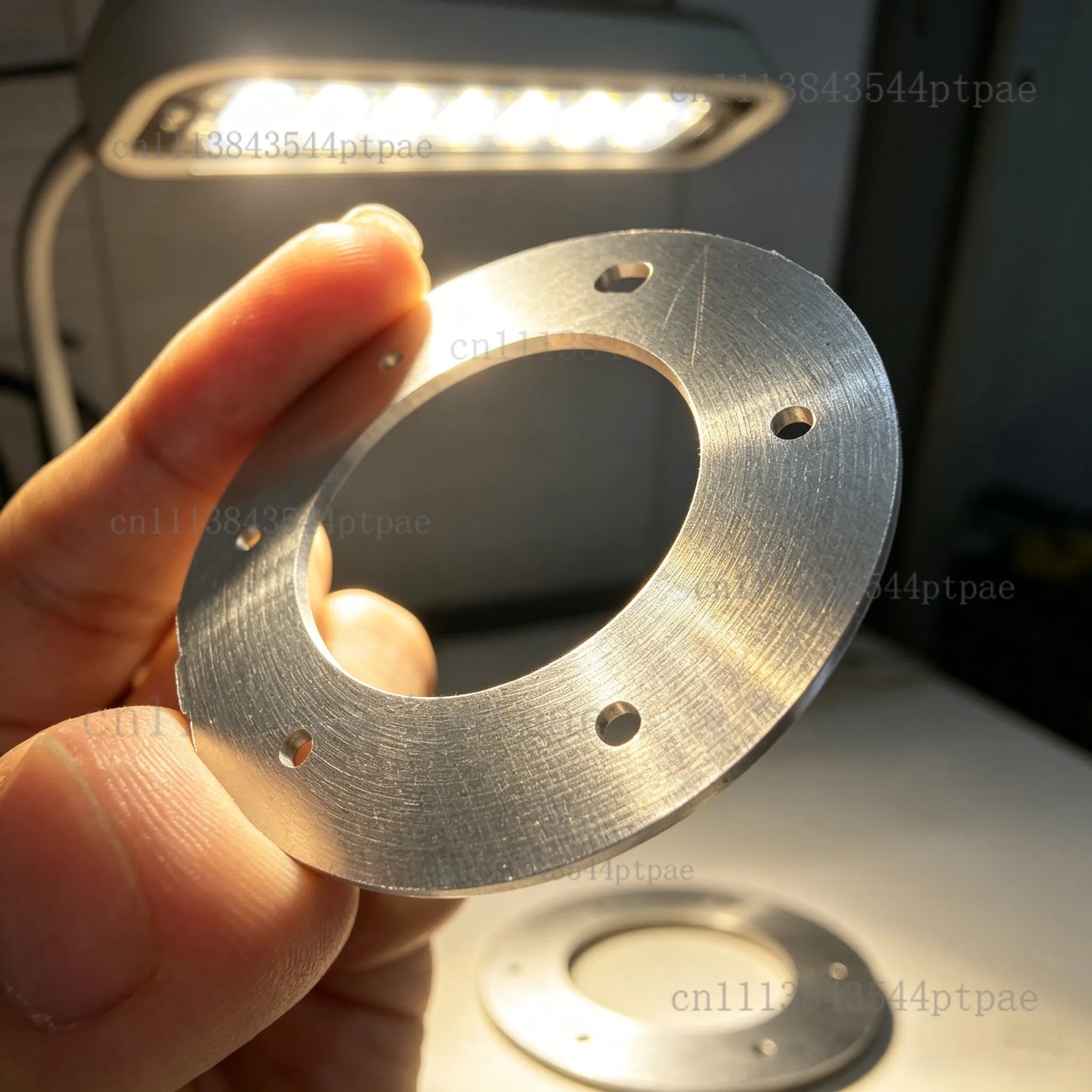 A ring-shaped led fill light panel