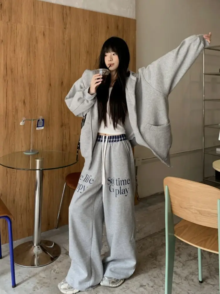 

Спортивный костюм больших размеров для женщин: худи и брюки с высокой талией, свободный крой, комплект из двух предметов, модная одежда больших размеров.