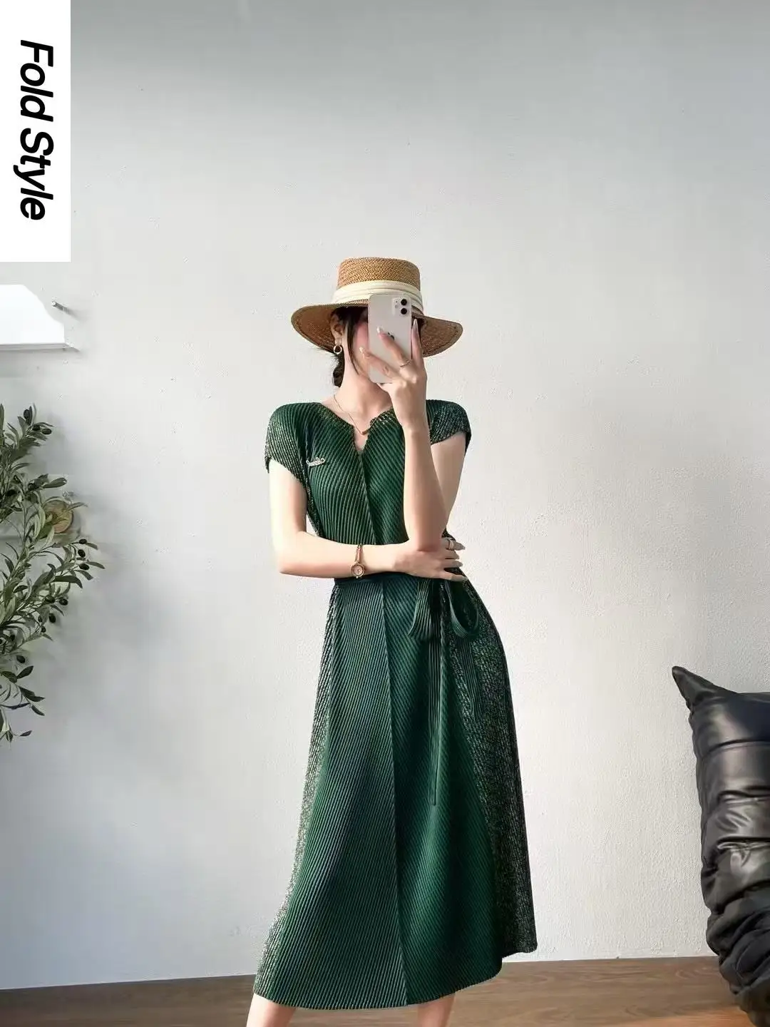 2025-nouvelle-robe-design-sens-couleur-contrastee-col-en-v-cravate-mince-a-mot-jupe-temperament-miyake-jupe-moyenne-et-longue-vetements