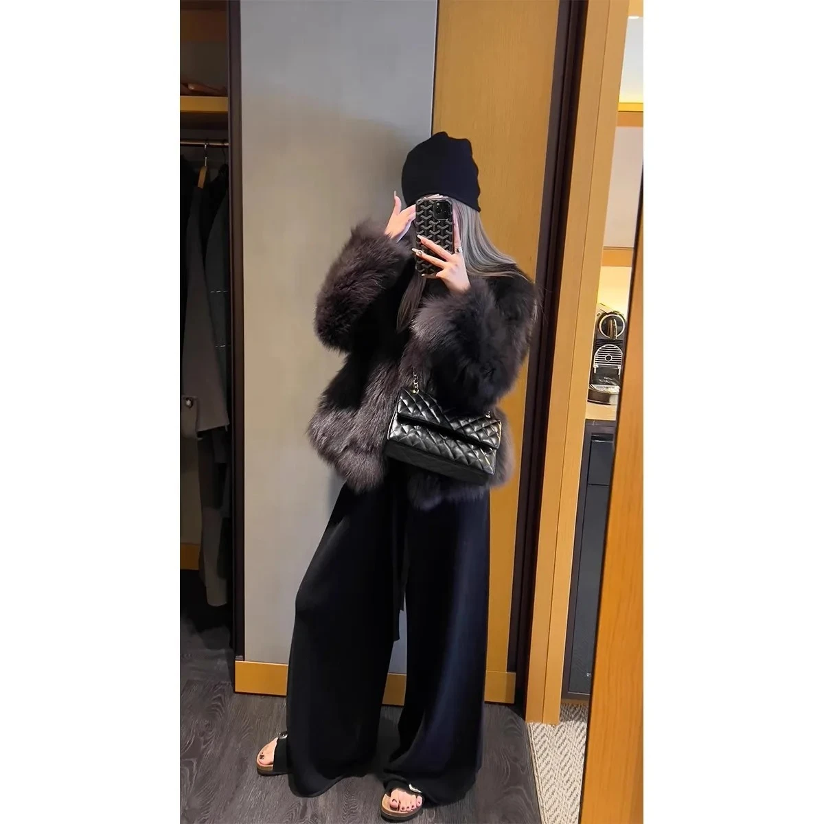 

For Lady Fluffy Comfortable Female's Faux Fur Coat 2025 Winter Women's Integrated Fur Jacket Brown Round Neck Faux Fur Coat