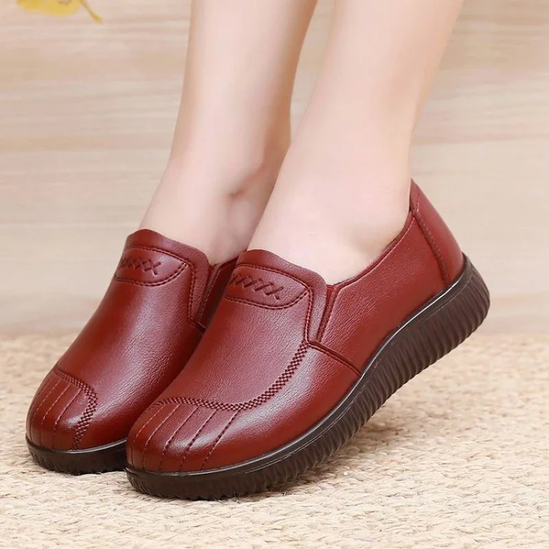 

New Autumn Travel Shallow Mouth Soft Sole Casual Shoes Moccasin Mother Flat Shoes Soft And Light Casual Walking Shoes Size 35-41