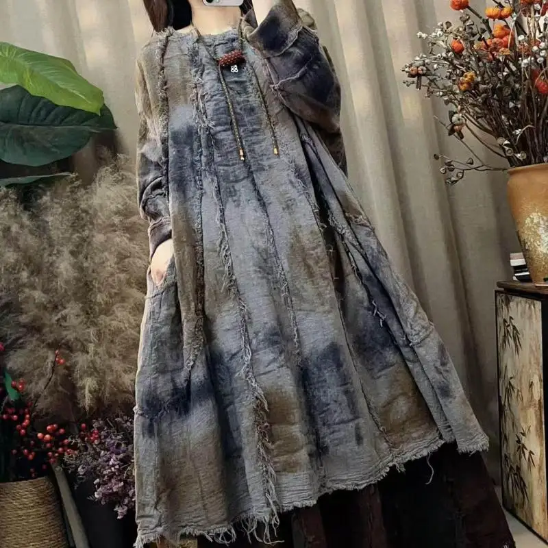 2026 Frühling Herbst Kunststil Damen O-Ausschnitt Langarm Locker Sitzendes Kleid Patchwork Batik Baumwolle Leinen A-Linien-Kleider Hohe Qualität