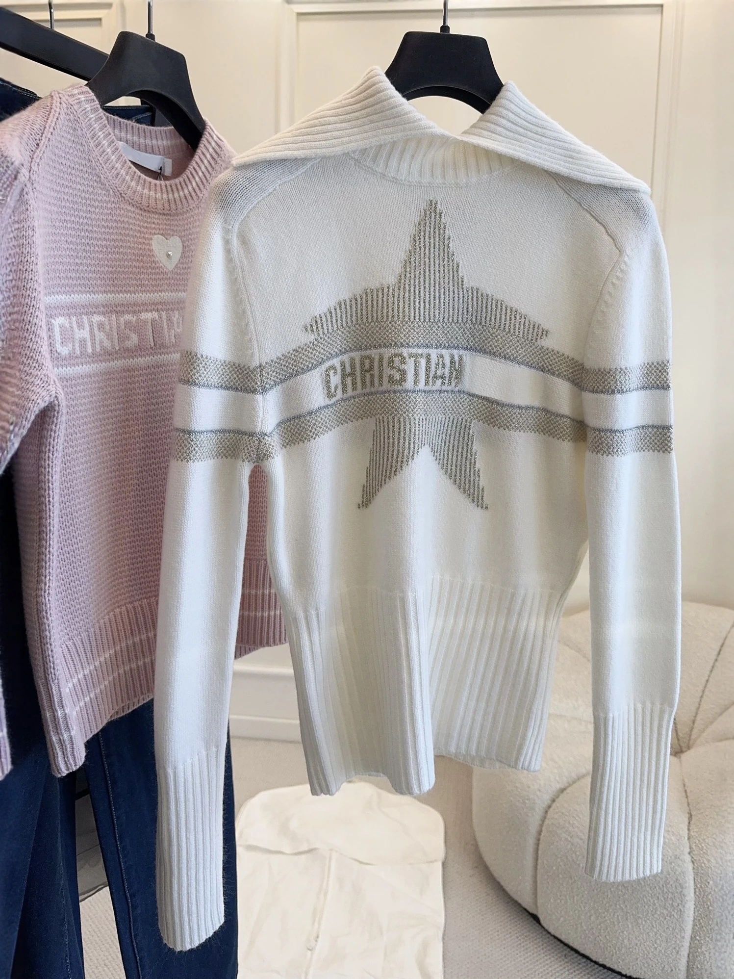 

High-End Winter Woolen Sweater with Star Design And Large Collar for Women Sweet Sle Skiing Series Knitted Sweater
