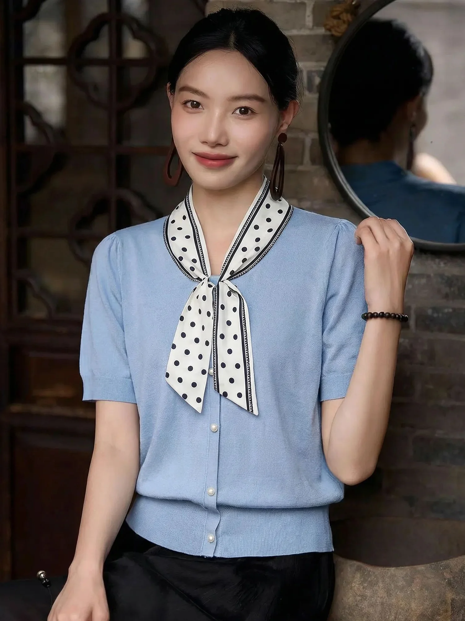

Chivirin Summer Slim Fit V-Neck Short Sleeve Knitted Top Women's Fashion Blue Gentle Wave Dot Sash T-Shirt Casual Style