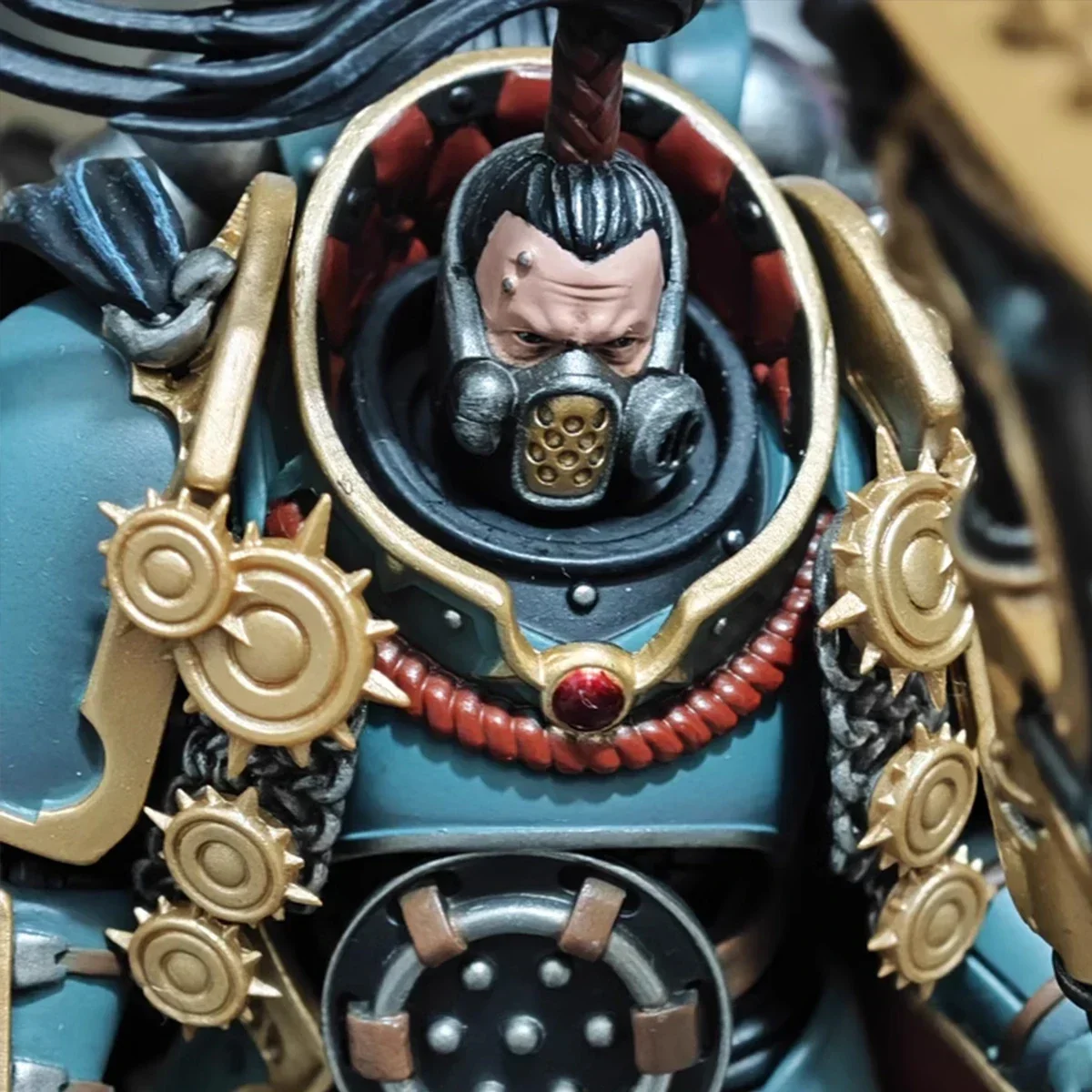 JOYTOY 1/18 Warhammer 30K Action Figure Sons Of Horus Legion Praetorพร้อมขวานอะนิเมะทหารFigurine Collectionของเล่น