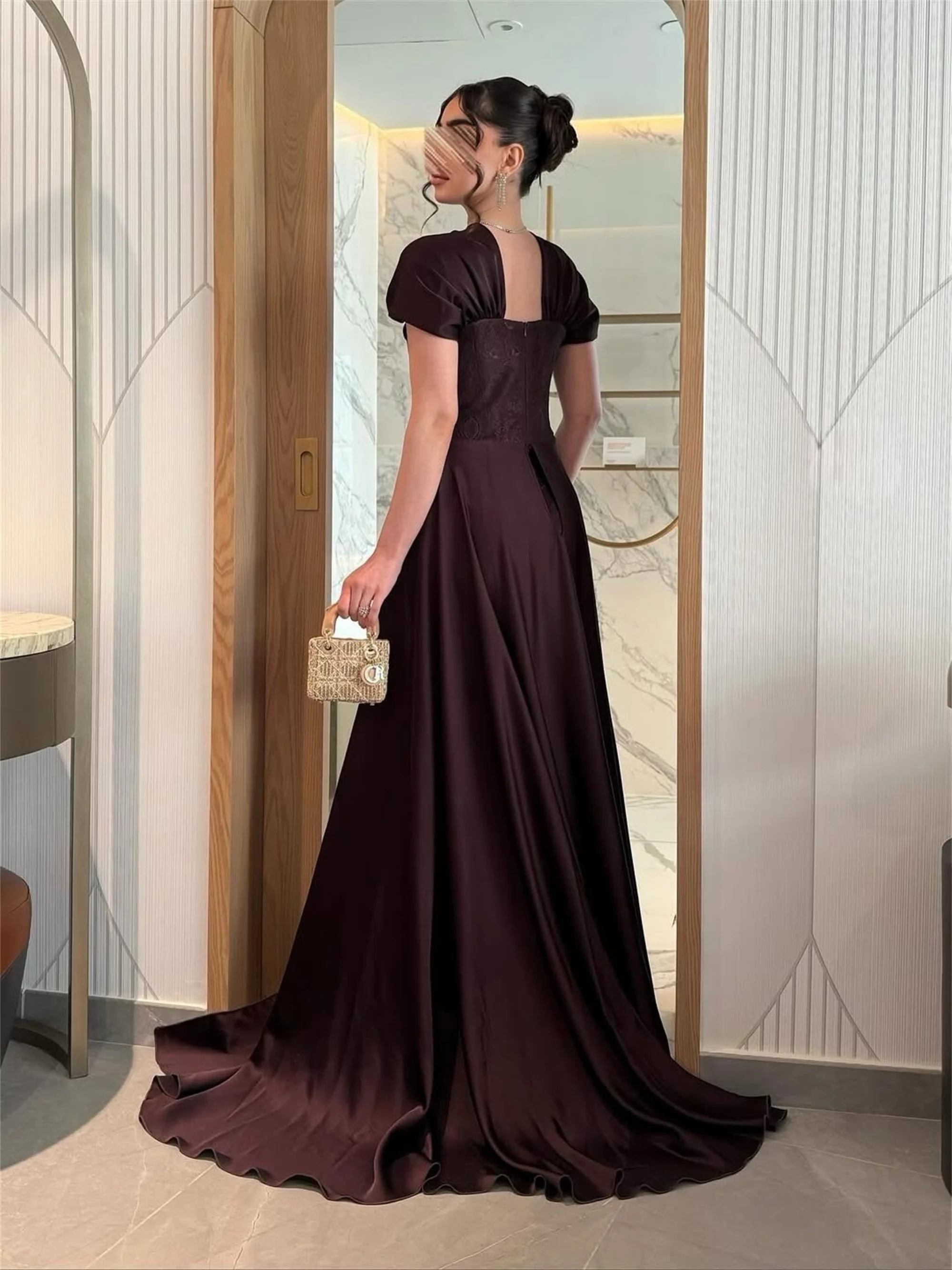 ชุดราตรีทรงเมอร์เมดจับจีบหรูหรา คอวี ผ้าลูกไม้ เรียบง่าย  ชุดราตรีสั่งตัดได้จาก EVON BRIDAL ชุดออกงานอย่างเป็นทางการ