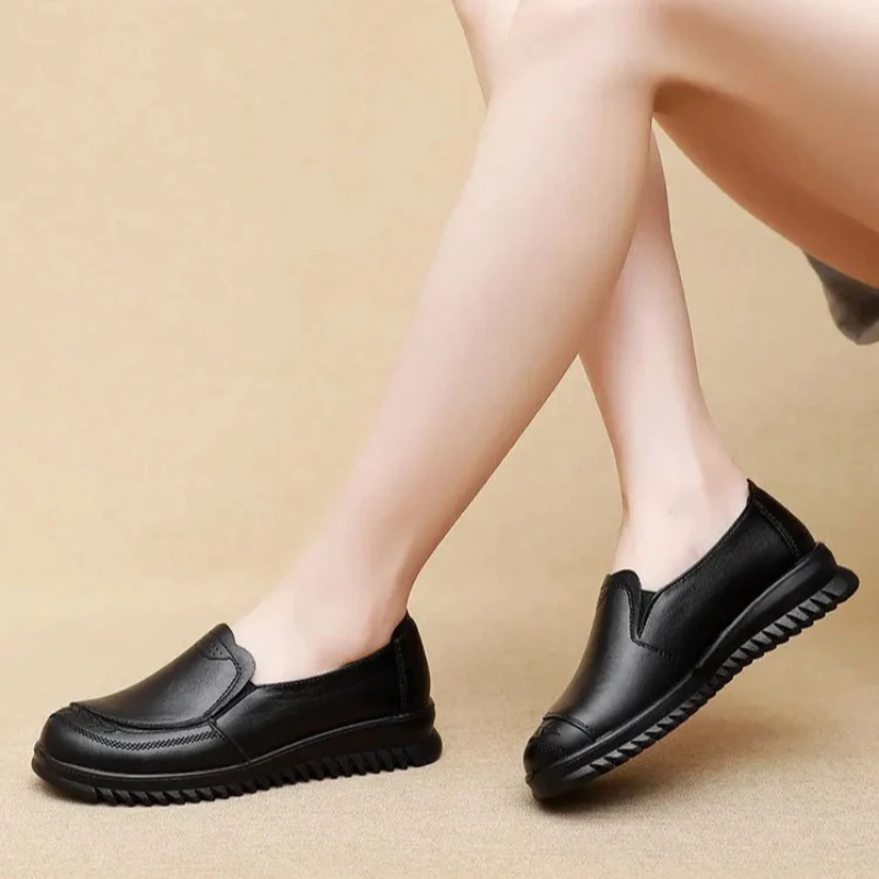 

2025 женская обувь, осенние кожаные лоферы без шнуровки, повседневные кроссовки на плоской подошве для женщин, прогулочная обувь, дышащая обувь для мам на плоской подошве
