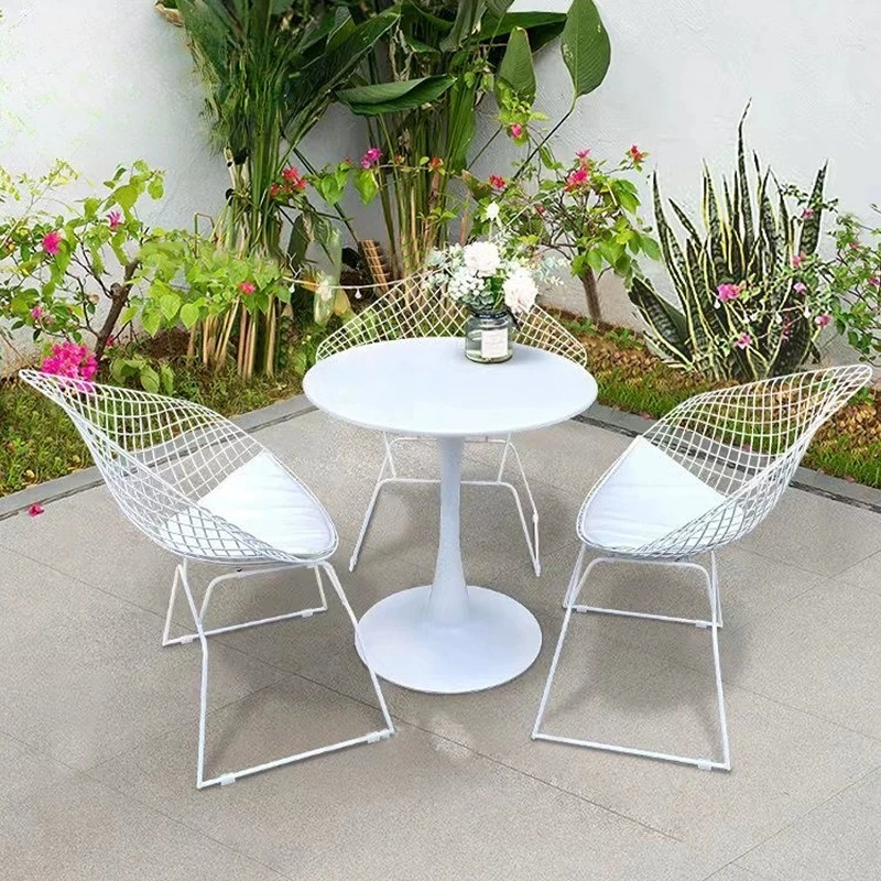 

Уличный комплект мебели для отдыха: стол и два стула, для отелей и B&B, кованые, в стиле интернет-селебрити