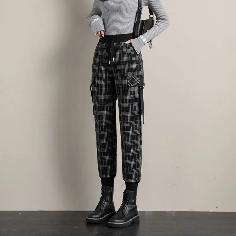 Ropa exterior para mujer Otoño Invierno noreste extremo frío Harbin engrosado y terciopelo de gama alta monos pequeños a cuadros pantalones de algodón