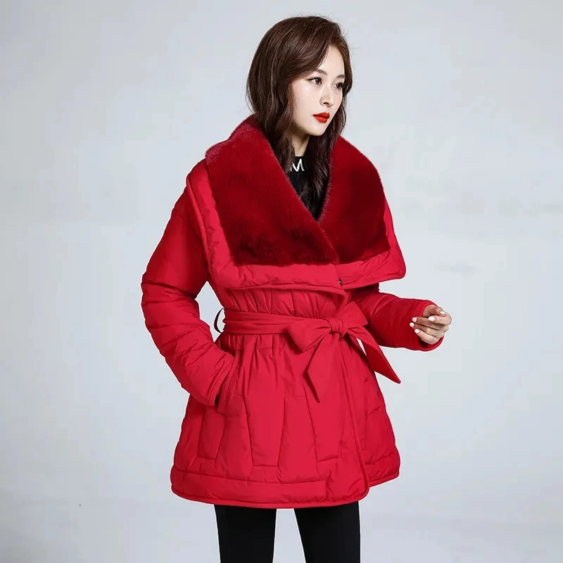2025 خريف شتاء تصميم جديد الشعور كبير الفراء طوق سترة قطن للنساء مزاجه الموضة معطف سميك الإناث الدافئة باركر