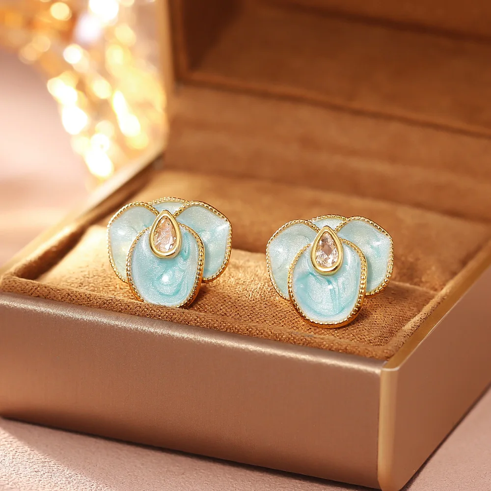 

Fashionable and Exquisite Blue Camellia Earrings Light Luxury Niche Oil Drop Zircon Earrings High-end Silver Needle Earrings