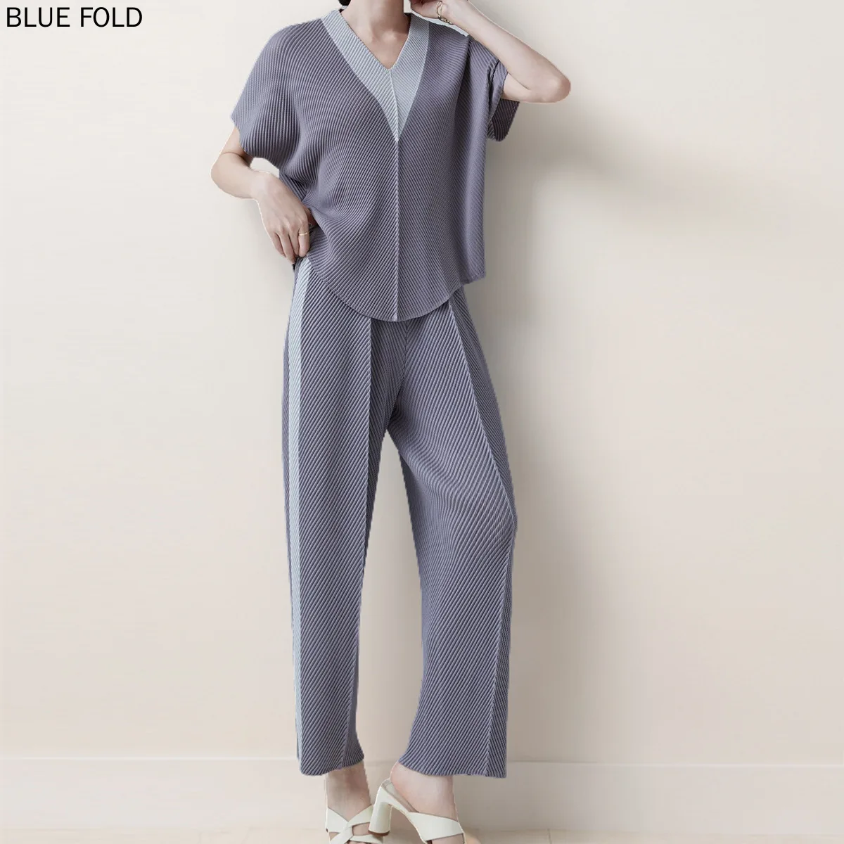 Women's Short-Sleeved V-neck T-shirt, Nine-Point Pants, Fish Scale Pleat, Casual Two-Piece Suit, Loose, Contrast Color, Summer