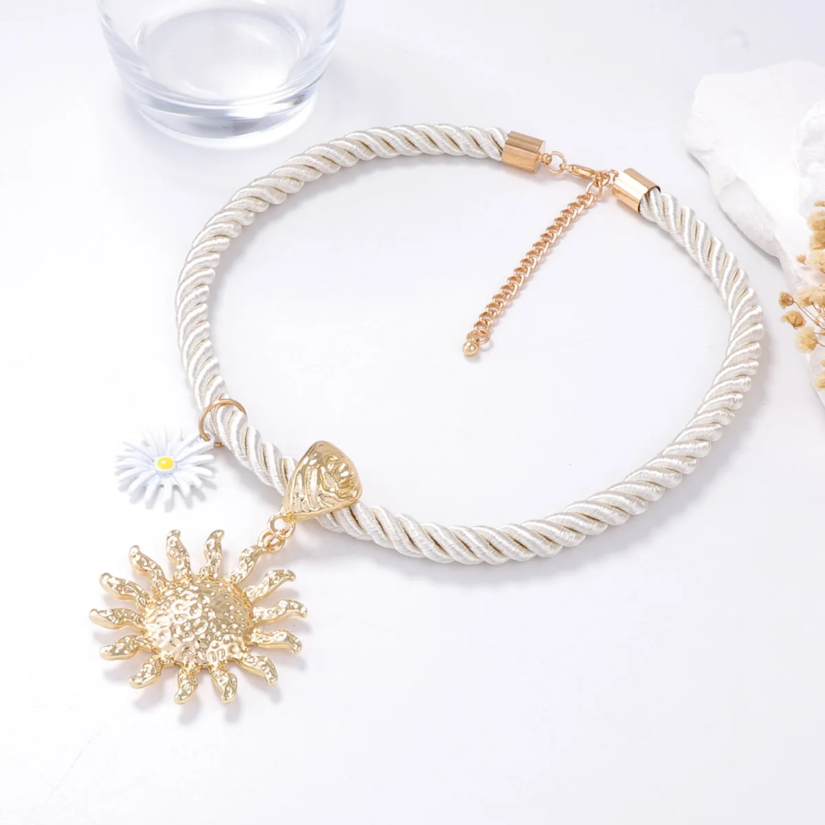 

ZAA Vintage Metal Flower Pendant Necklaces High Quality Weave Rope Chains Choker Elegant Summer Beach Party Jewelry Accessories