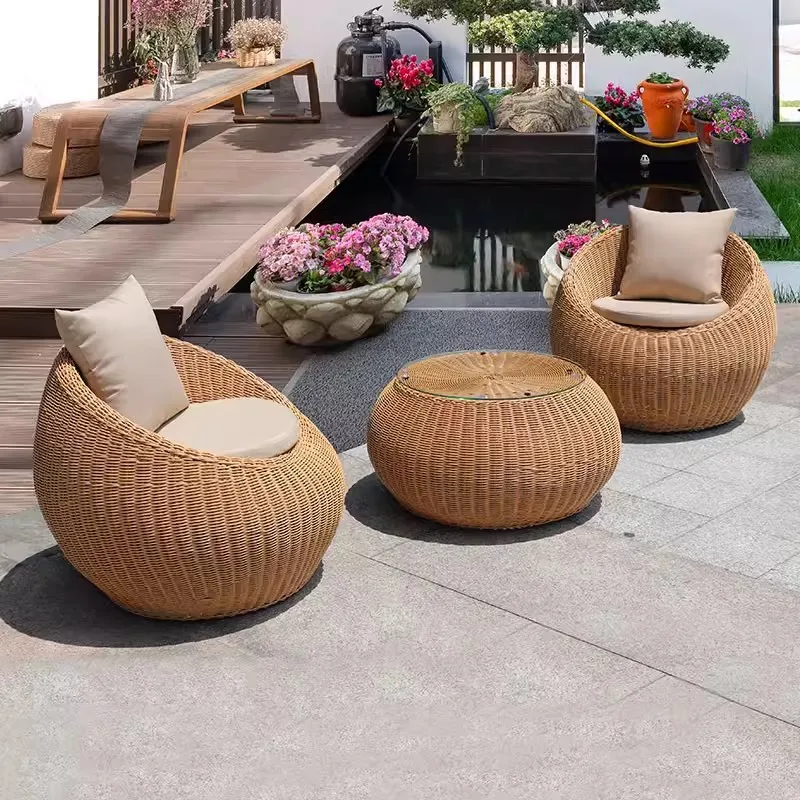 Outdoor-Sofa, Innenhof, Terrasse, Rattanstuhl, dreiteiliges Set, Couchtisch, runder Garten, Freizeit, Rattanmöbel, Rattansofa