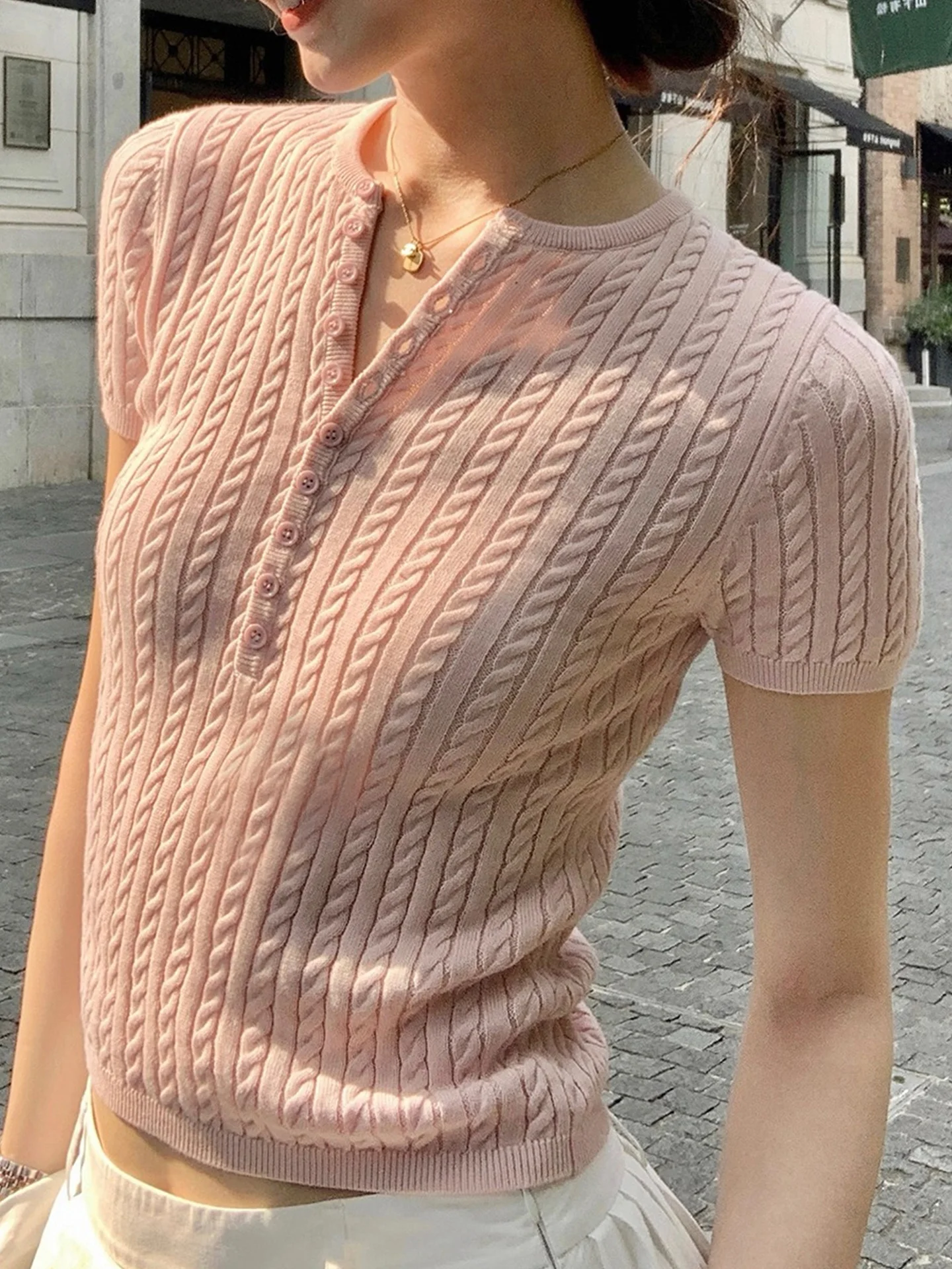 

Модный трикотажный топ с круглым вырезом и короткими рукавами, летний топ для женщин, стильный и неподвластный времени.