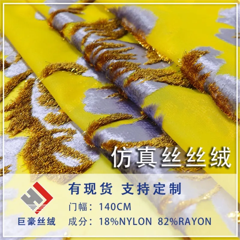 벨벳 자카드 브로케이드 비스코스 원단으로 만든 오뜨 꾸뛰르 드레스 치파오