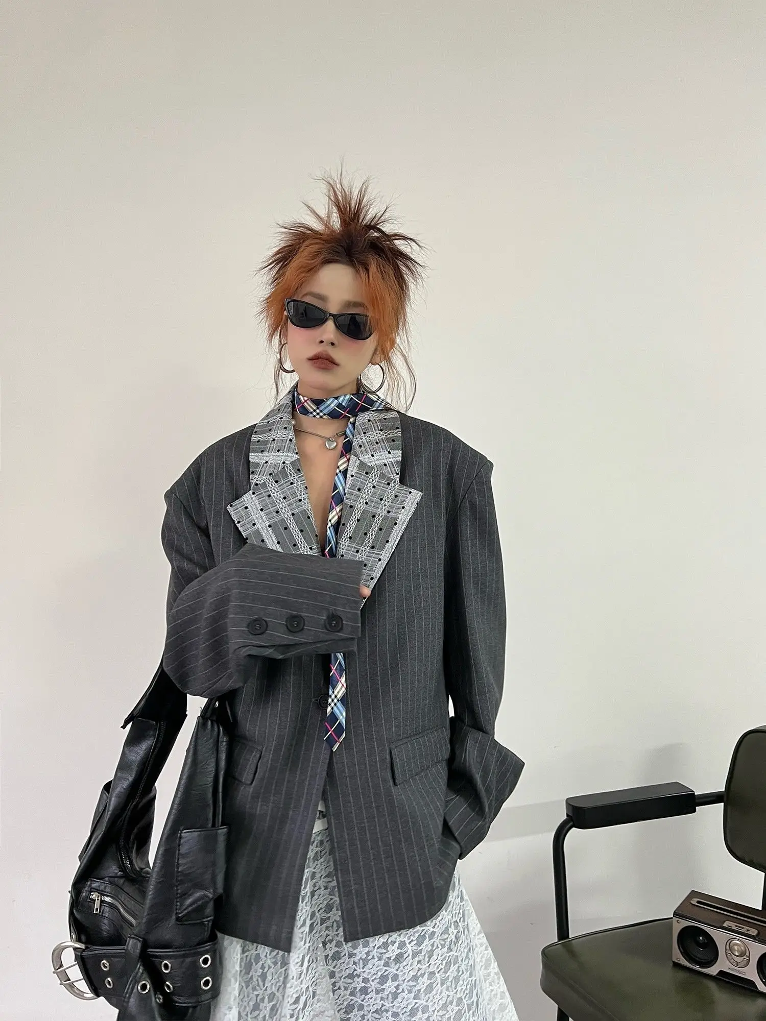 

2025 spring and autumn new lace splicing collar suit high design gray striped casual blazer women
